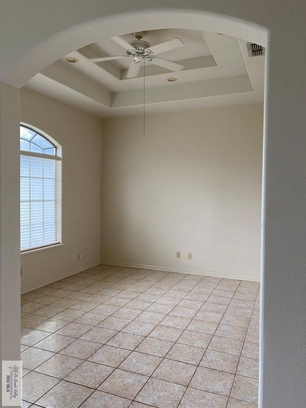 Building Photo - 25 La Paz Ct