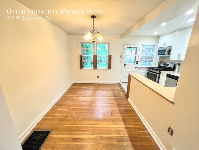 Building Photo - 335 Salaignac St