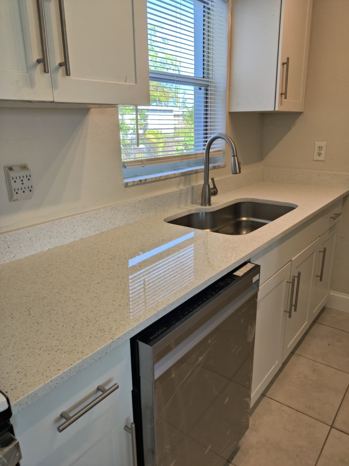 Building Photo - 21882 Haines Ave