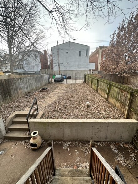 Building Photo - 2348 Rutger St