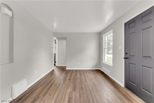 Building Photo - 441 E 250th St