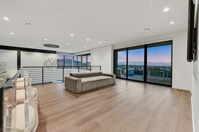 Building Photo - 807 Magnum Cliff Ct