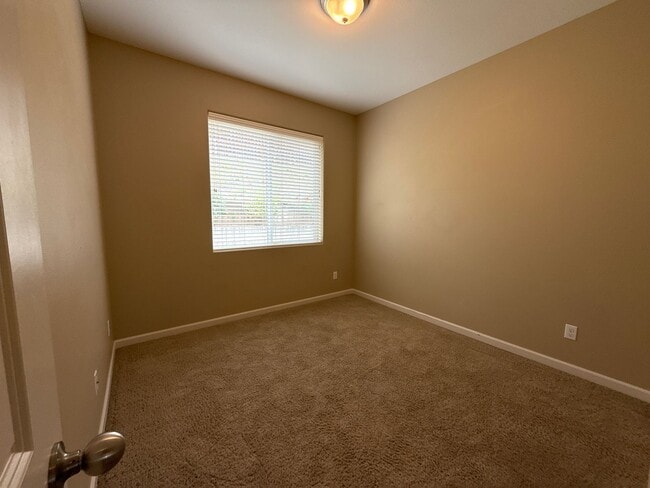 Building Photo - Beautiful 3 Bedroom  2.0 Bathroom Home in ...