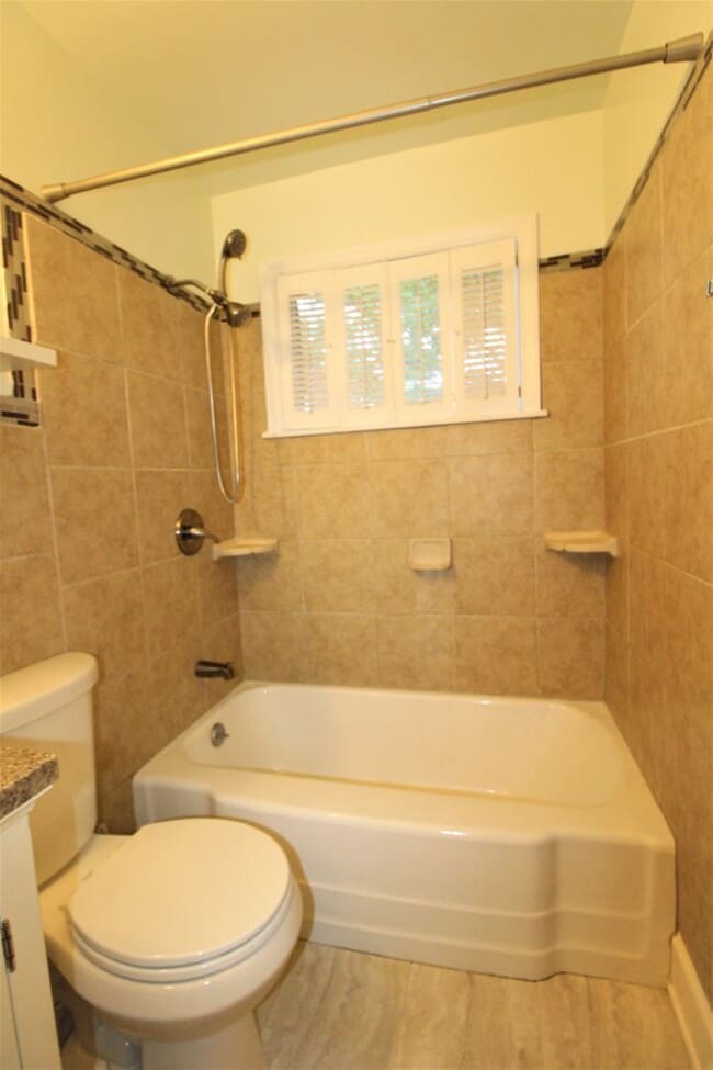 Building Photo - 2 bedroom Ranch with Fenced in Back Yard!!