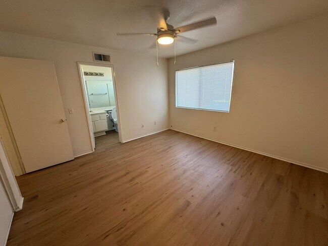 Building Photo - Victorville- Refurbished 2 Bedrooms 2 Bathrooms, New Laminate Floors