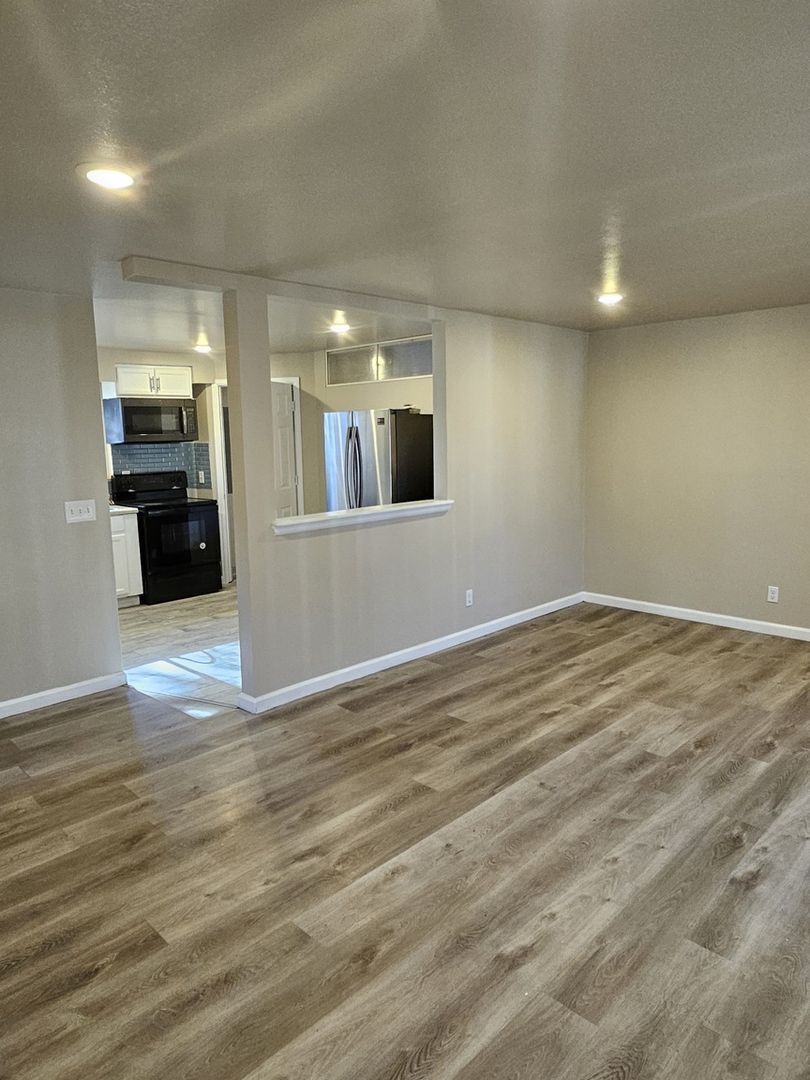 Building Photo - 1371 Xanadu St