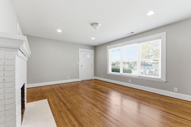 Building Photo - 202 Warren St SE