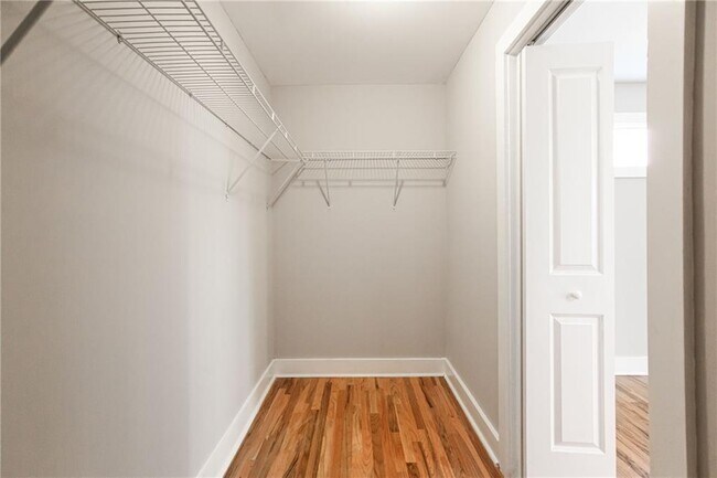 Building Photo - 870 Gaston St SW