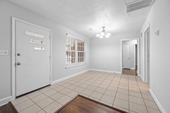 Building Photo - 4620 Golf Park Dr