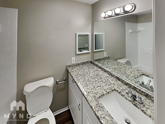 Building Photo - 2030 Shadow Pine Dr