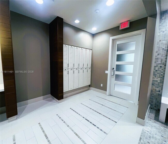 Building Photo - 231 Riverside Dr