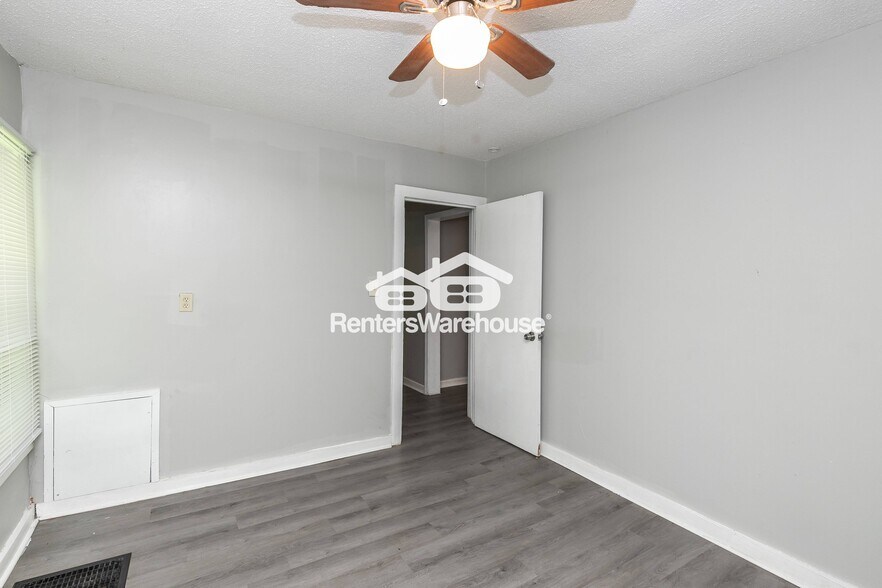 Building Photo - 808 S Grand Ave