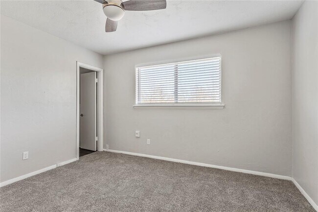 Building Photo - 2810 Dorchester Dr