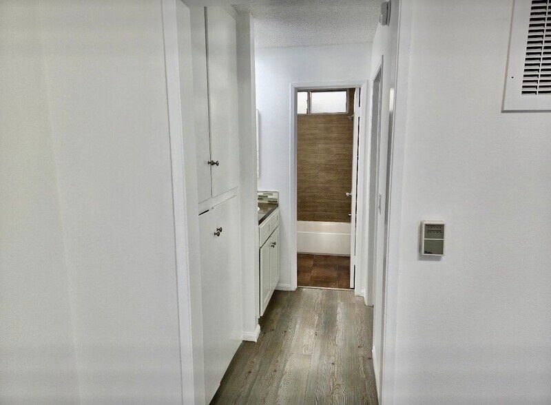 Building Photo - 3833 Mentone Ave