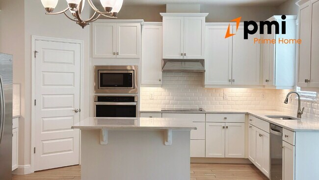 Building Photo - BRAND NEW BEAUTIFUL 5Bedroom/4Bath Single ...