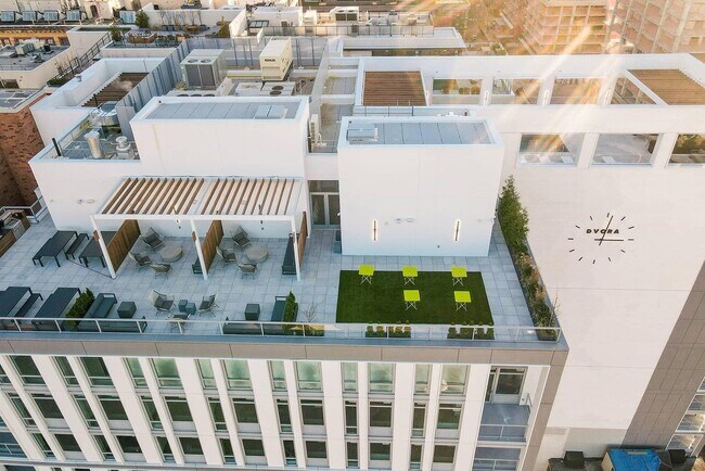 Building Photo - 175 2nd St