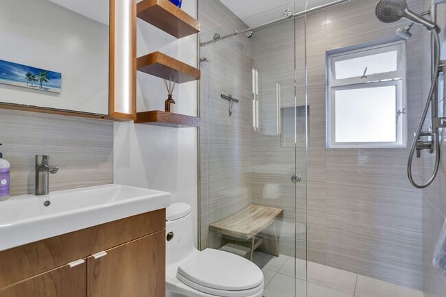 Building Photo - Gorgeous ocean view home at Windansea Beach!