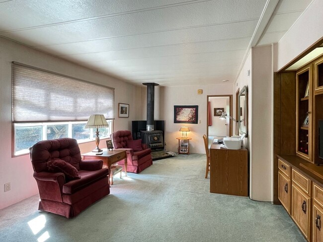 Building Photo - 121 Ivy Ln