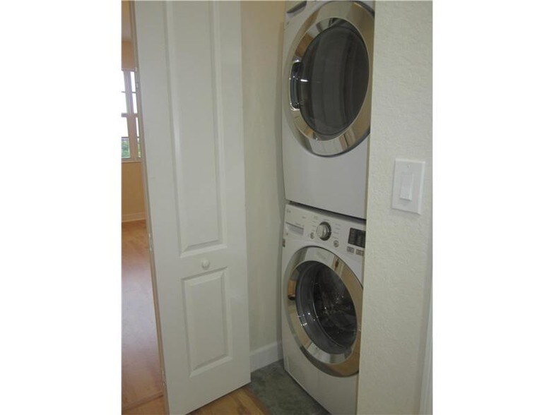 Building Photo - 419 SW 147th Ave