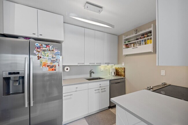 Building Photo - 111 E Chestnut St