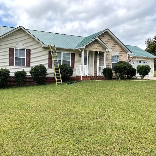 Primary Photo - 3 Bedrooms, 2 Baths Home For Rent in Newto...