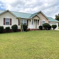 Building Photo - 3 Bedrooms, 2 Baths Home For Rent in Newton NC with 2 car garage