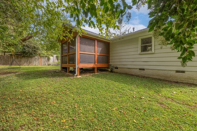 Building Photo - 2601 Bristol Pl