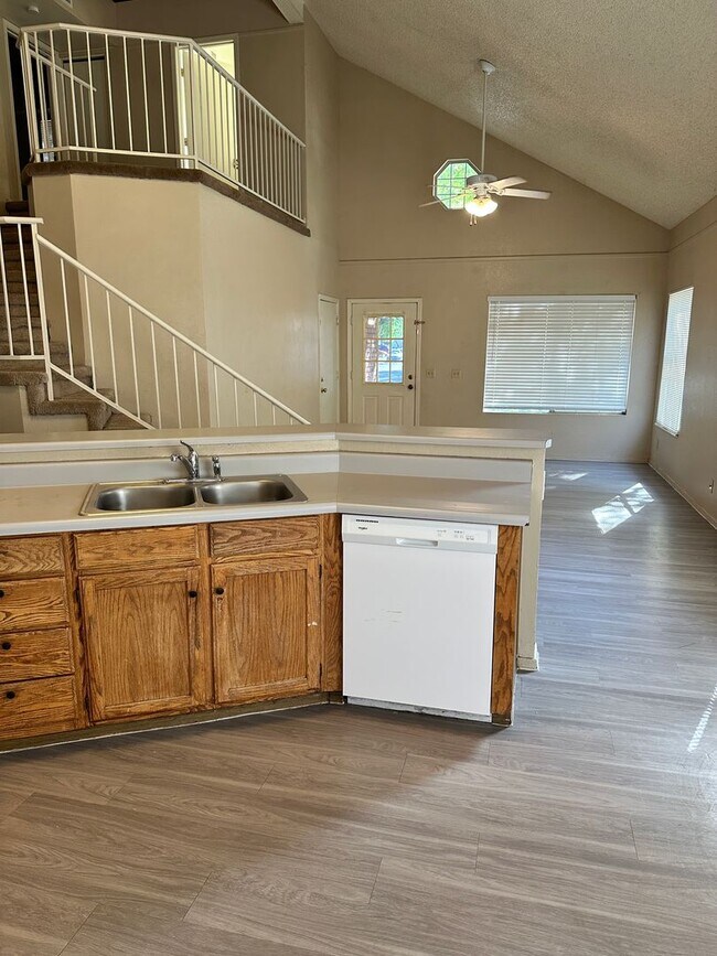 Building Photo - Windsor Shadows patio home 3 bed / 2 bath