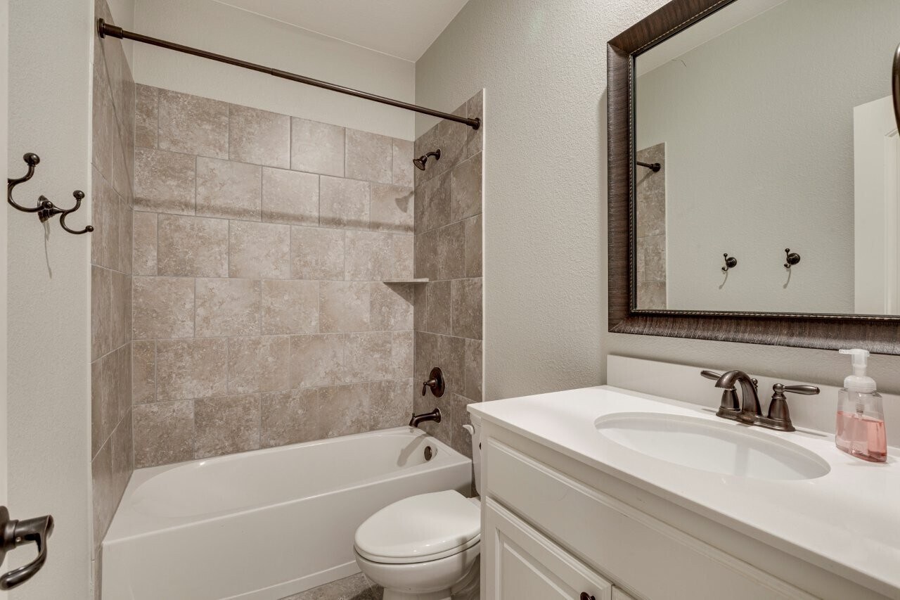 Building Photo - 3022 Maverick Dr