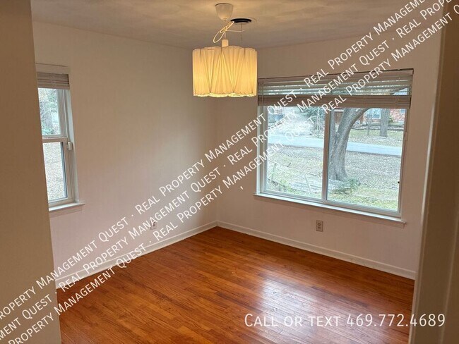 Building Photo - 1001 Crestview Dr