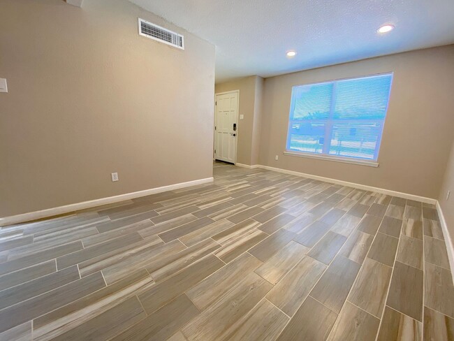 Building Photo - Northeast El Paso 3 bed with Refrig A/C