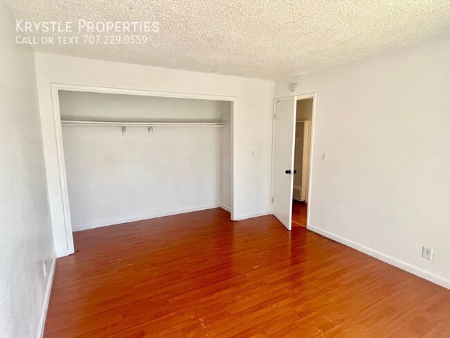 Building Photo - Spacious lower level Fairfield apartment -...