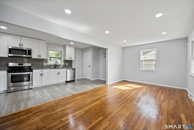 Building Photo - 456 N Walnut St