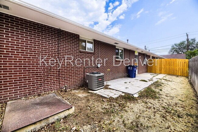 Building Photo - 4282 W Virginia Ave
