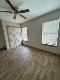 Building Photo - 502 Ave F