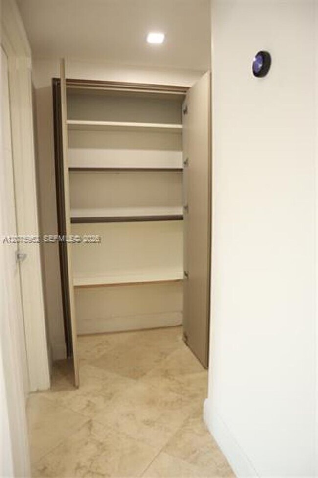 Building Photo - 13105 Ixora Ct