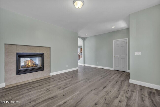 Building Photo - 2641 Venezia Dr
