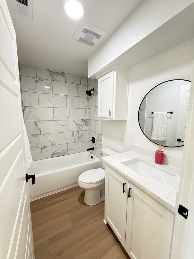 Building Photo - 1126 W Cato Springs Rd