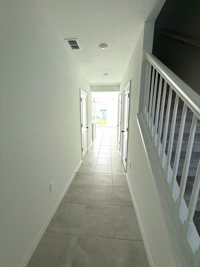 Building Photo - 3-Bed/ 2.5- Bath Modern Townhouse in Lakew...