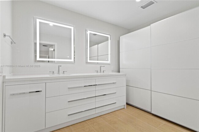 Building Photo - 809 Cypress Blvd