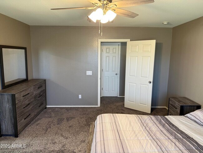 Building Photo - 5943 S 248th Dr