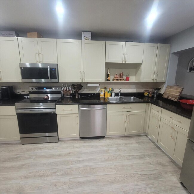 Building Photo - 9210 NW 14th St