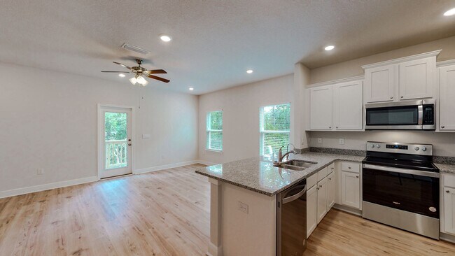 Building Photo - 3 bed 2.5 bathroom townhome in Santa Rosa Beach