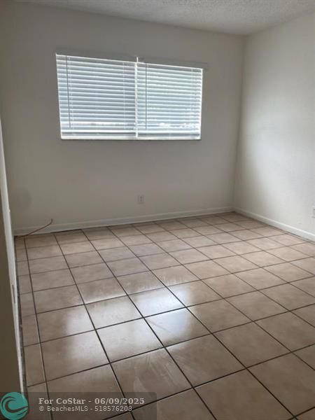 Building Photo - 5831 SW 36th Ct