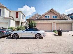 Building Photo - 14926 Tuttle Point Dr