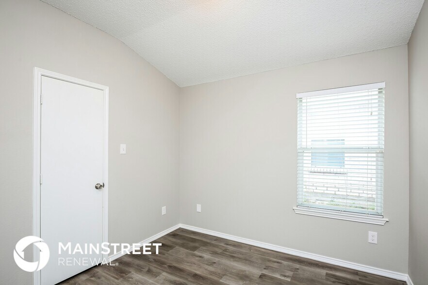 Building Photo - 2632 Big Spring Dr