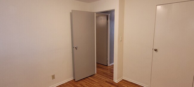 Building Photo - 2124 Maple Ave