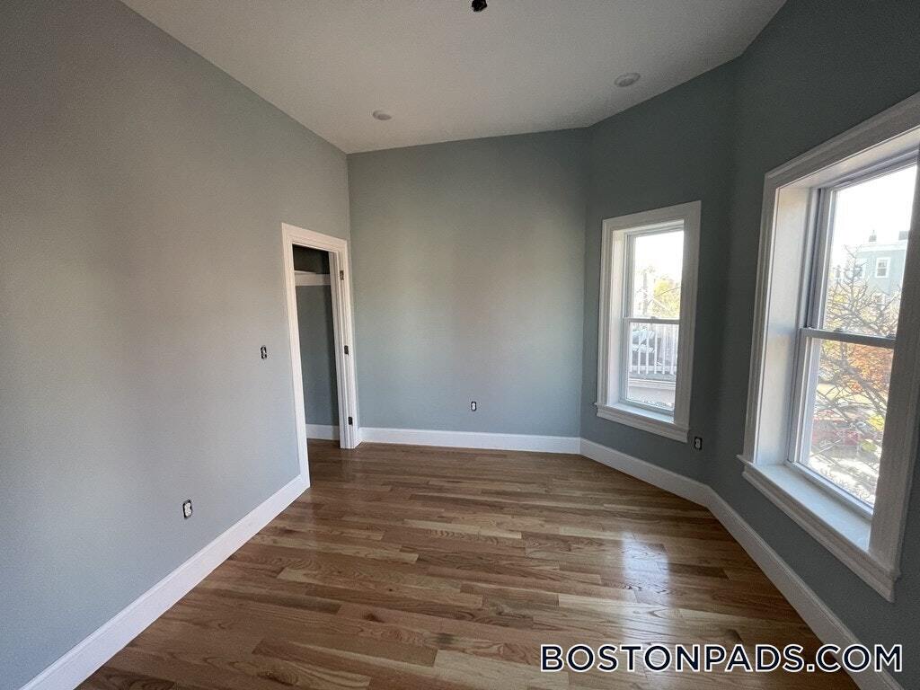 Building Photo - 15 Harold St