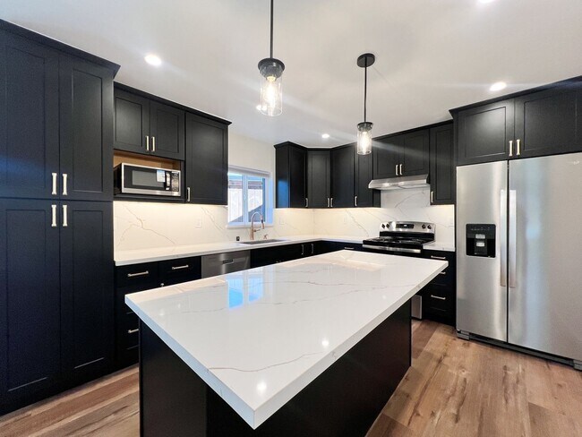 Building Photo - 174 Chelsea Ave