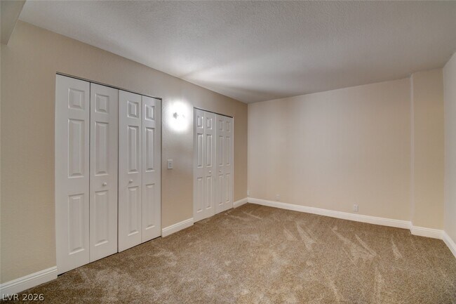Building Photo - 3111 Bel Air Dr